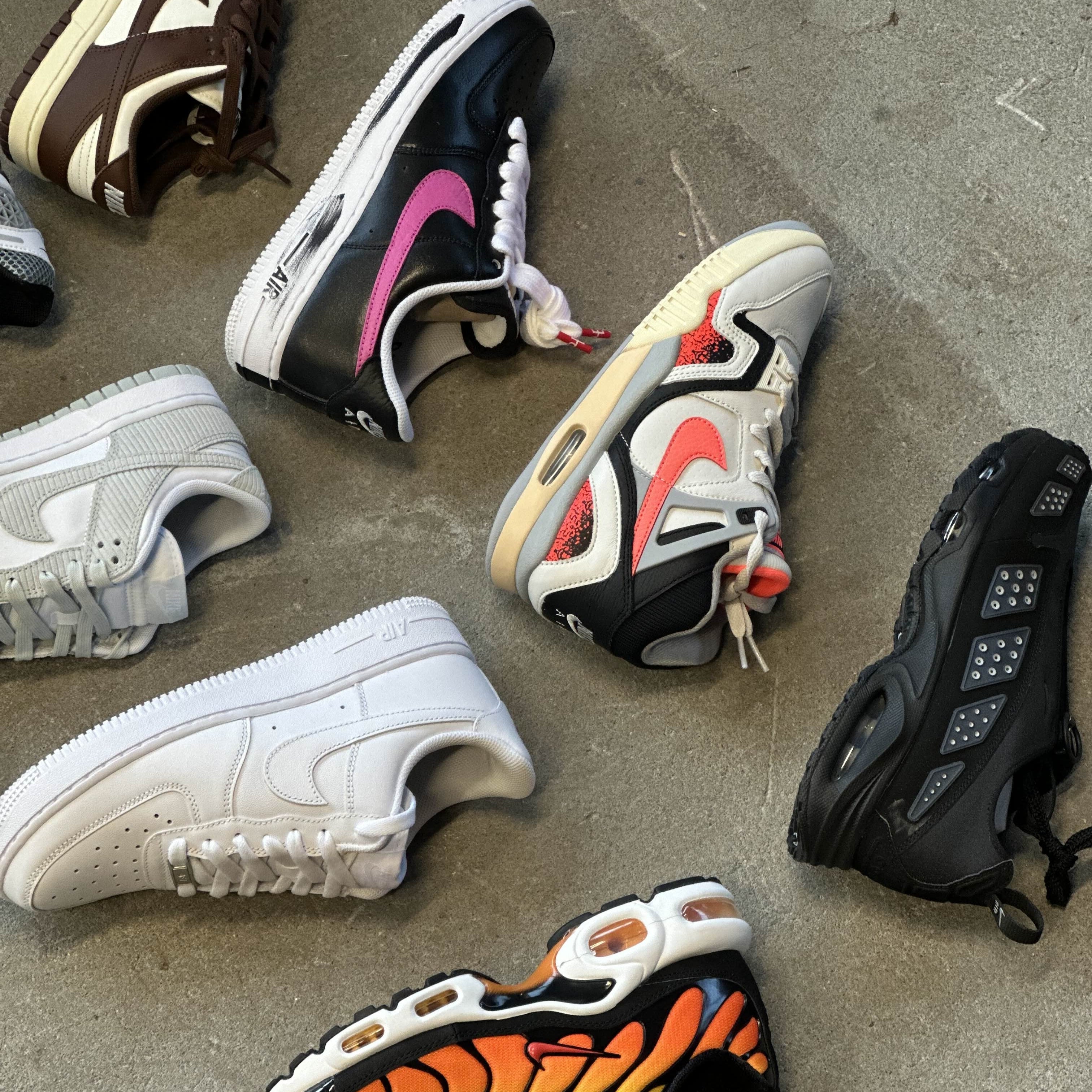 NIKE